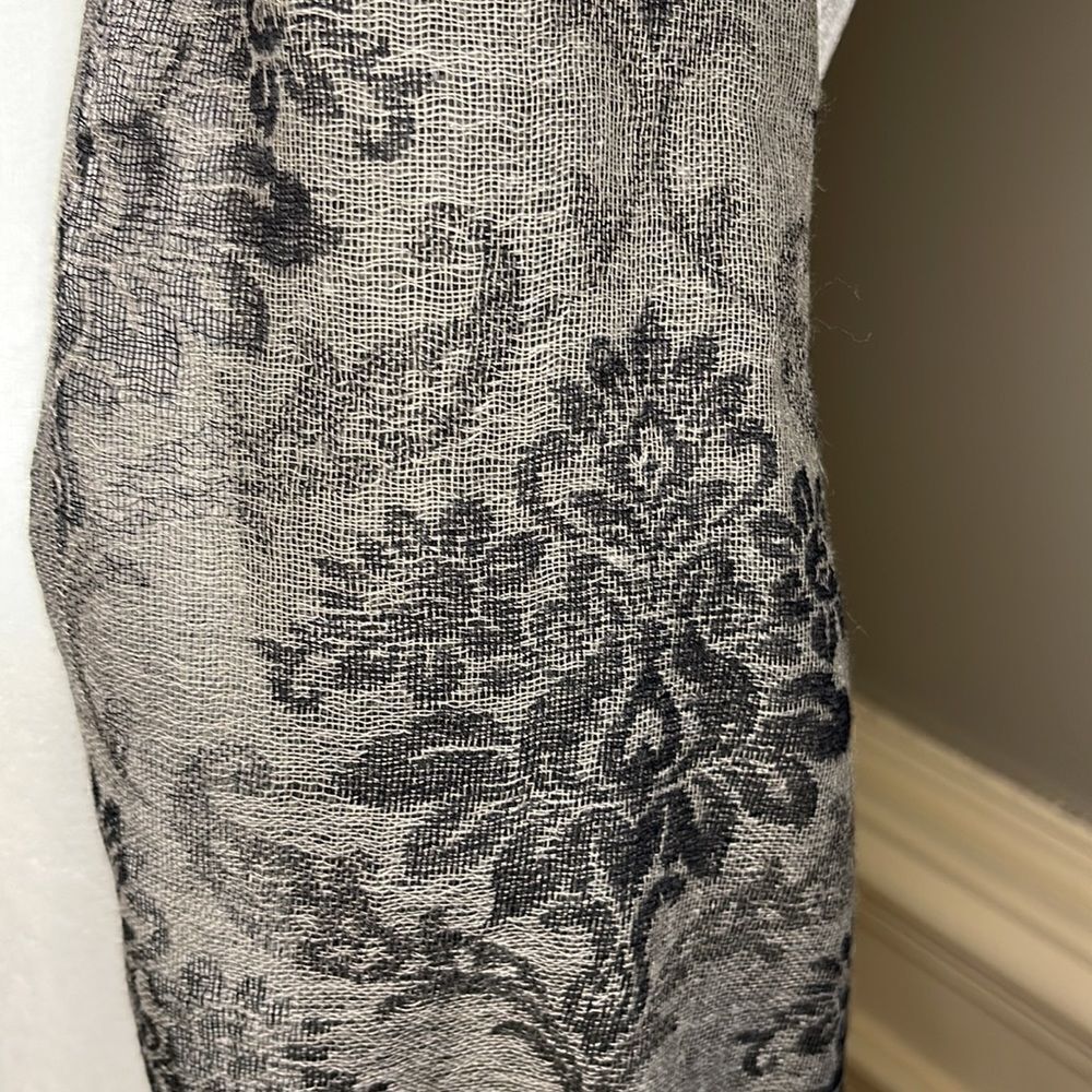 Grey Pattern Scarfâââ - Picture 2 of 5